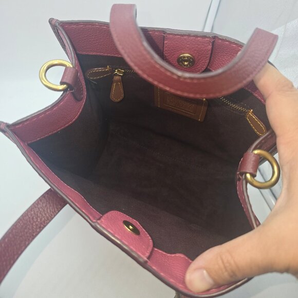 Coach Field Tote 22 Colorblock with Coach Badge Rouge Multi - Picture 6 of 8